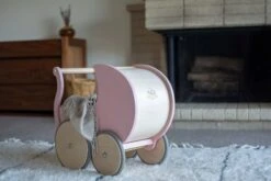 Kinderfeets Puppenwagen Aus Holz - Rosa 11 Kinderfeets Puppenwagen Aus Holz - Rosa -Spielzeug Förderung 0850007036249 5