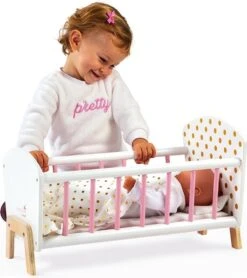 Janod Puppenbett Candy Chic Aus Holz Mit Bettwäsche - J05889 9 Janod Puppenbett Candy Chic Aus Holz Mit Bettwäsche - J05889 -Spielzeug Förderung janod houten poppenbed candy chic