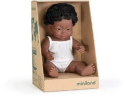 Miniland Afrikanischer Junge 38cm Mit Down Syndrom, 31175