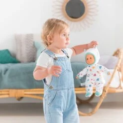 Mon Doudou Corolle Sweetheart / Astronaut / Weichkörperpuppe Mit Kapuze / Namensetikett /Vanilleduft / 30cm / Für Kinder Ab 9 Monaten Geeignet 7 Mon Doudou Corolle Sweetheart / Astronaut / Weichkörperpuppe Mit Kapuze / Namensetikett /Vanilleduft / 30cm / Für Kinder Ab 9 Monaten Geeignet -Spielzeug Förderung mon doudou corolle sweetheart astronaut weichkoerperpuppe mit kapuze namensetikett vanilleduft 30cm fuer kinder ab 9 monaten geeignet 3