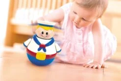 TOLO 89348 Classic - Stehaufmännchen Roly Poly Seemann -Spielzeug Förderung tolo classic tuimelaar roly poly zeeman met geluid